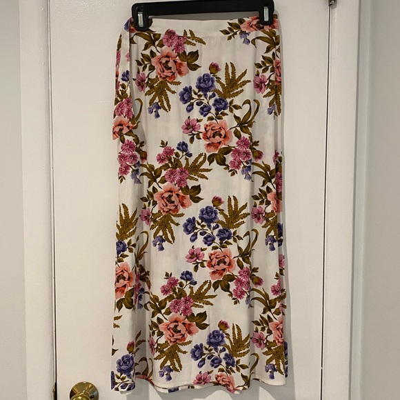 Tori Praver Kayla Floral Cover Up Skirt - Picture 4 of 7